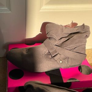 #38 Bongo Gray Boots 🥾 size 7